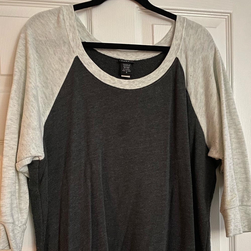 Sweatshirt Sweater with side zippers!